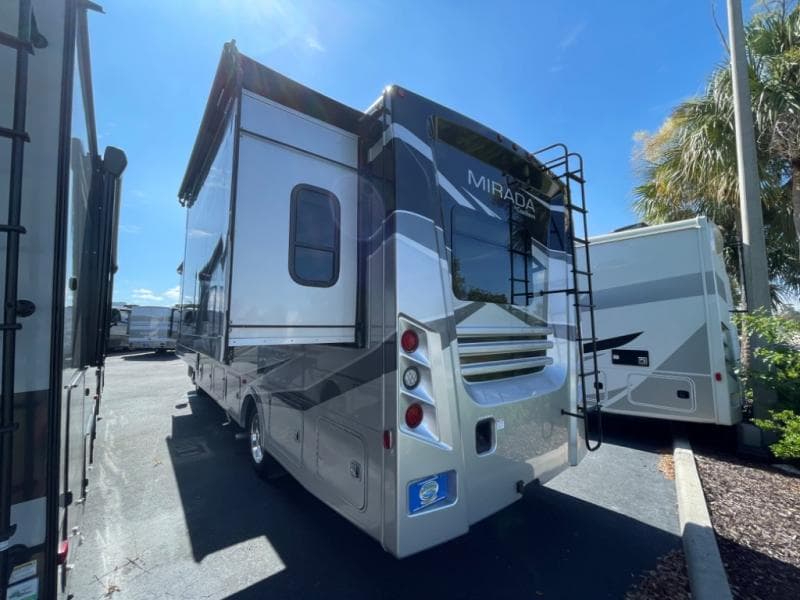 2023 Coachmen 2023 Coachmen Mirada - thumbnail 7
