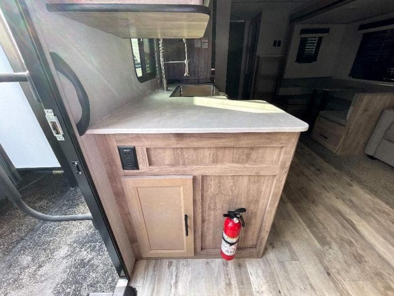 2023 Gulf Stream 2023 Gulf Stream Conquest - thumbnail 12