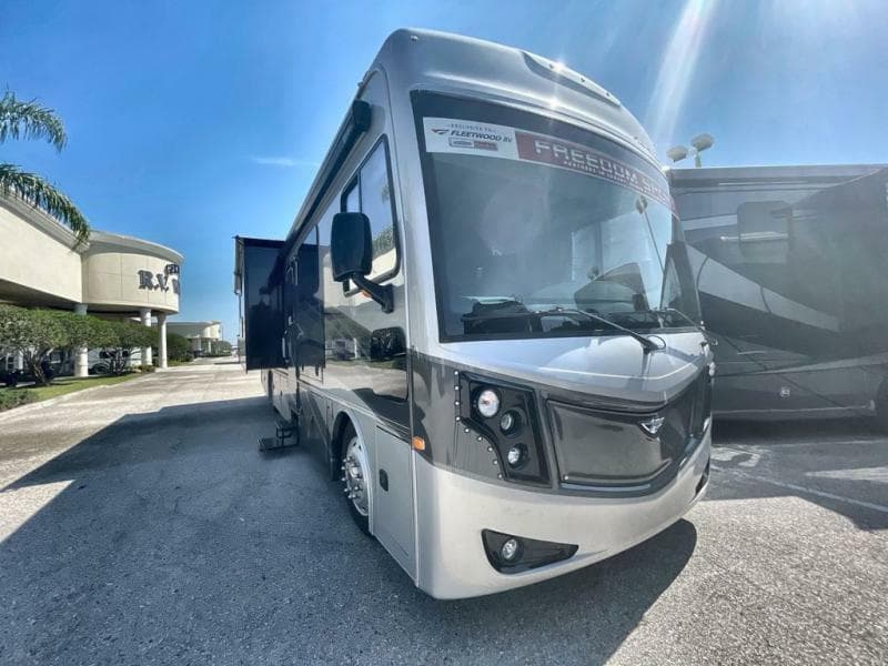 2023 Fleetwood RV PACE ARROW 35BP