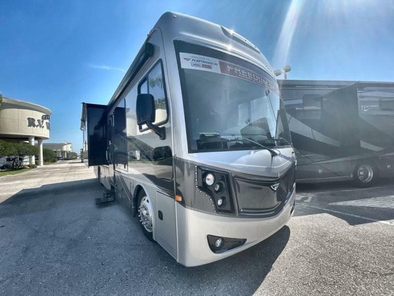 2023 Fleetwood RV 2023 Fleetwood RV PACE ARROW - thumbnail 10
