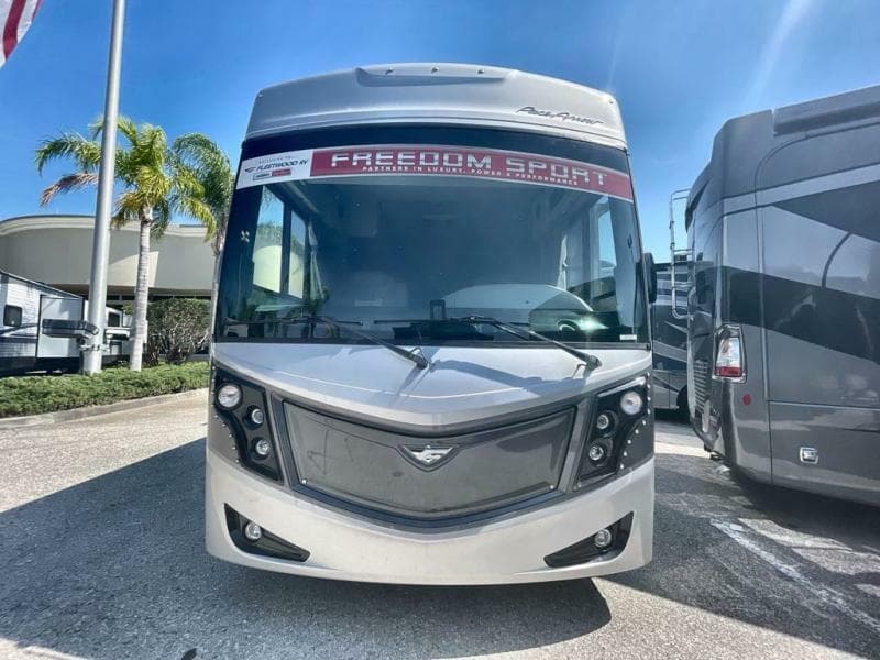 2023 Fleetwood RV 2023 Fleetwood RV PACE ARROW - thumbnail 3