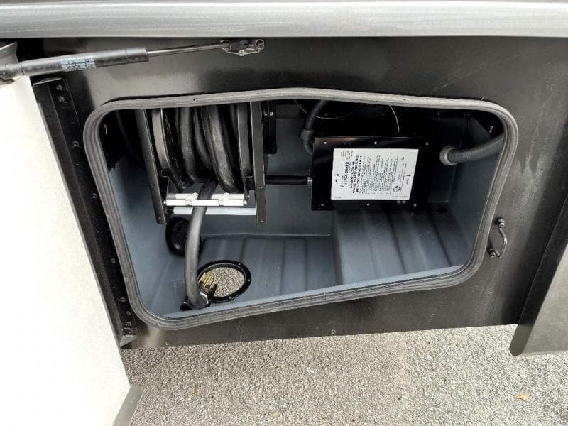 2023 Fleetwood RV 2023 Fleetwood RV Bounder - thumbnail 13