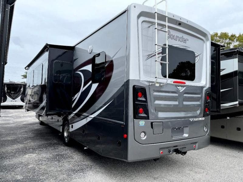 2023 Fleetwood RV 2023 Fleetwood RV Bounder - thumbnail 14