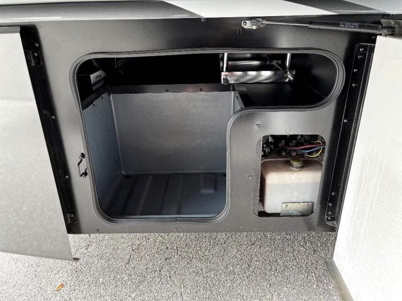 2023 Fleetwood RV 2023 Fleetwood RV Bounder - thumbnail 18