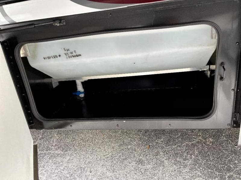 2023 Fleetwood RV 2023 Fleetwood RV Bounder - thumbnail 7