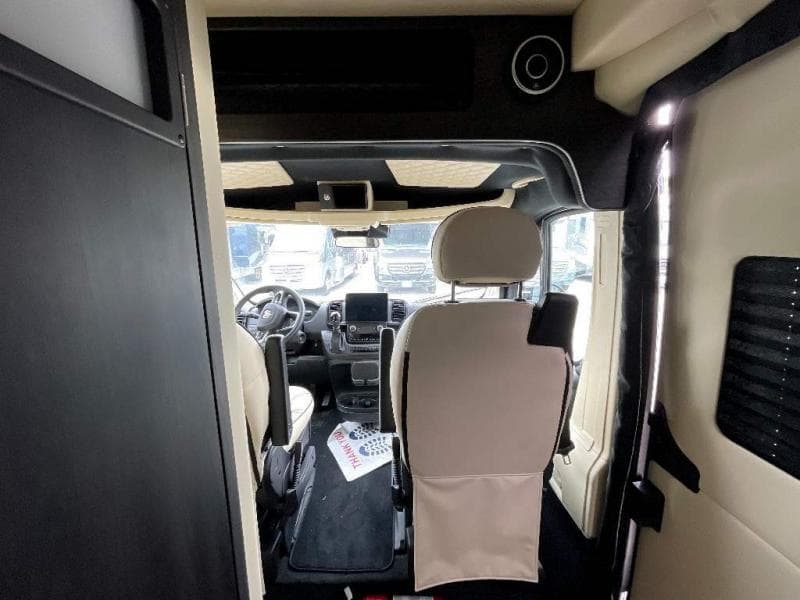 2025 Midwest Automotive Designs 2025 Midwest Automotive Designs Legend - thumbnail 9