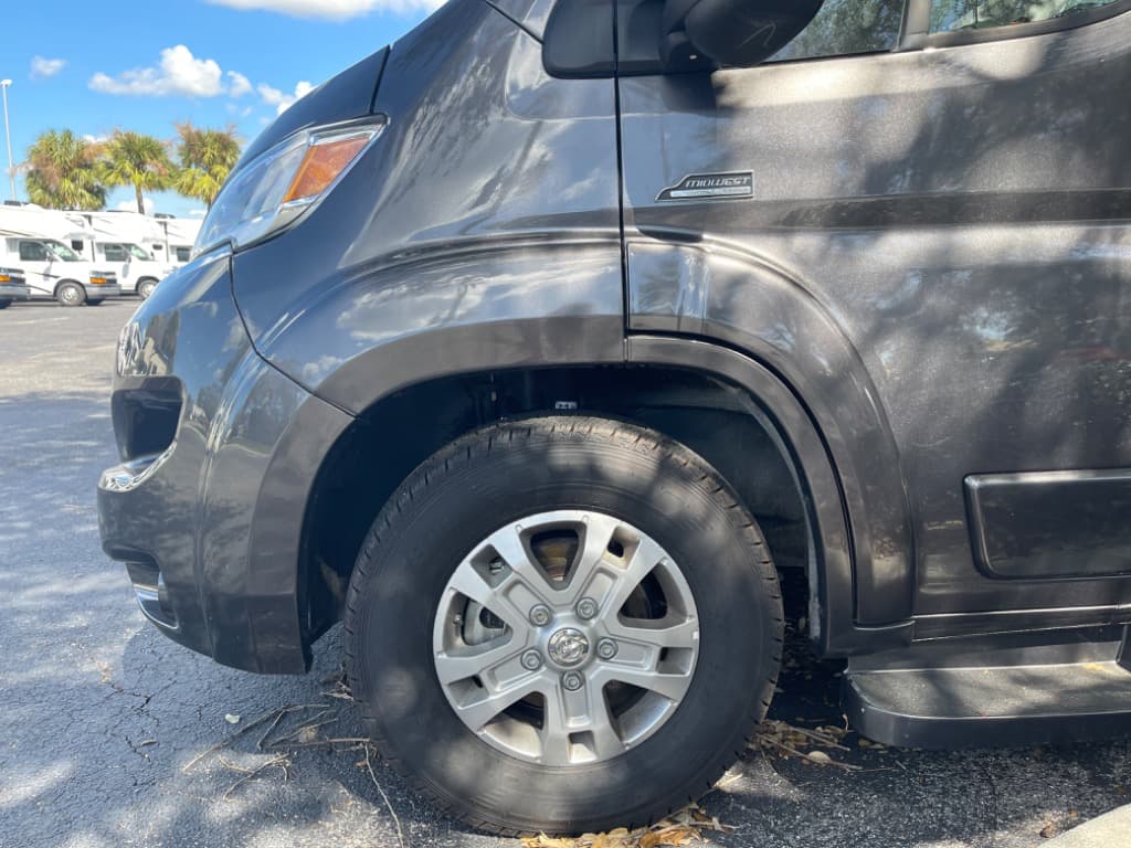 2025 Midwest Automotive Designs 2025 Midwest Automotive Designs Legend - thumbnail 4