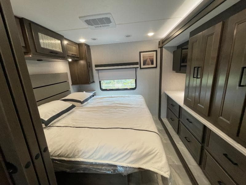 2023 Coachmen 2023 Coachmen Mirada - thumbnail 35