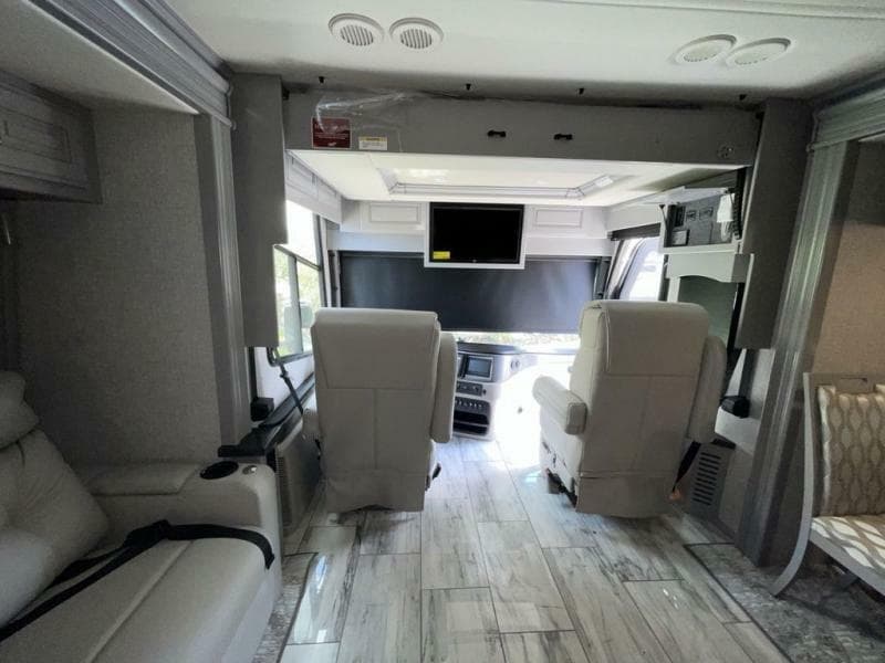 2024 Fleetwood RV 2024 Fleetwood RV Discovery LXE - thumbnail 17