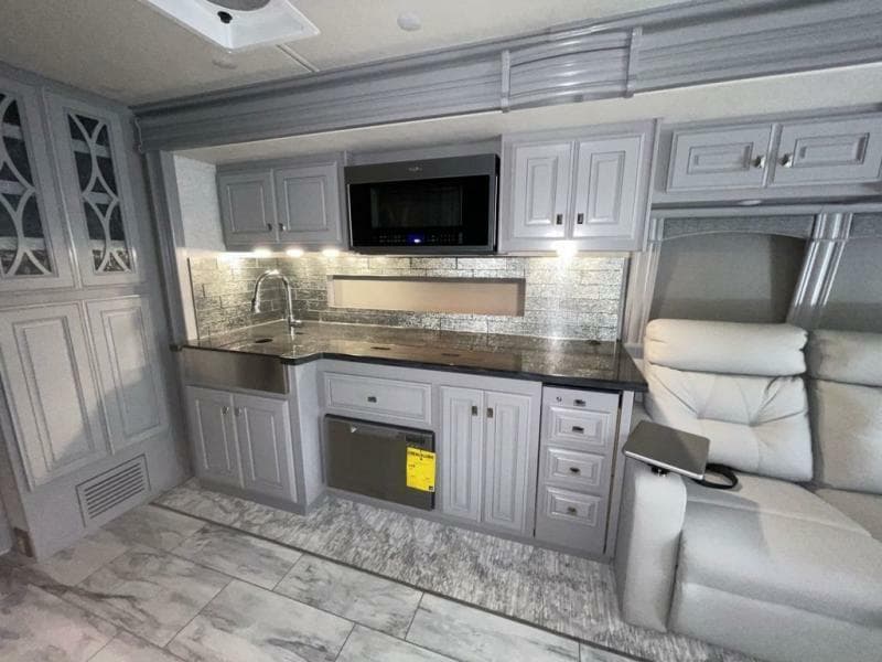 2024 Fleetwood RV 2024 Fleetwood RV Discovery LXE - thumbnail 20