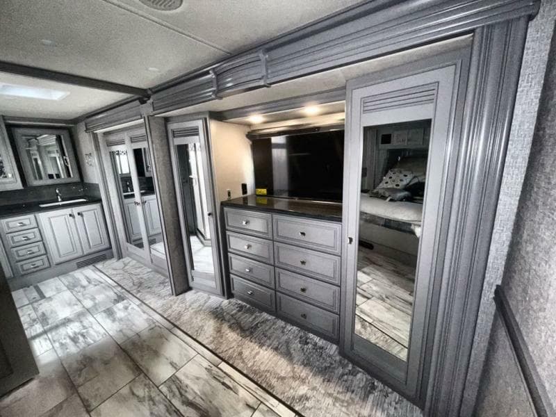 2024 Fleetwood RV 2024 Fleetwood RV Discovery LXE - thumbnail 26