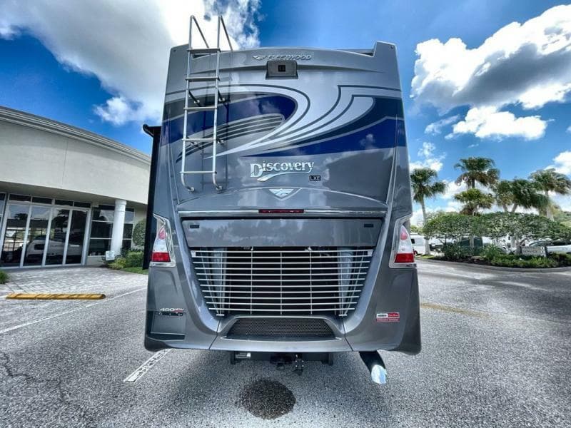 2024 Fleetwood RV 2024 Fleetwood RV Discovery LXE - thumbnail 8