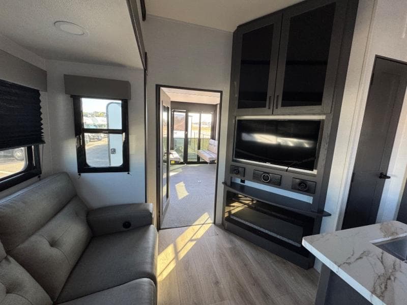 2026 Alliance RV 2026 Alliance RV Valor - thumbnail 13