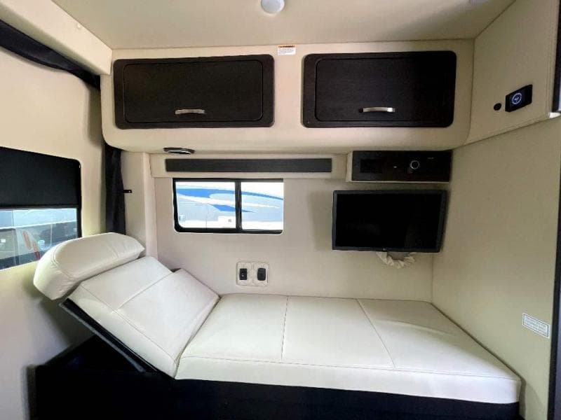 2025 Midwest Automotive Designs 2025 Midwest Automotive Designs Legend - thumbnail 16