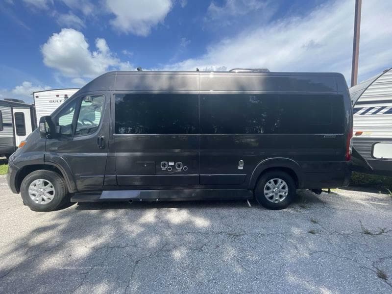 2025 Midwest Automotive Designs 2025 Midwest Automotive Designs Legend - thumbnail 4