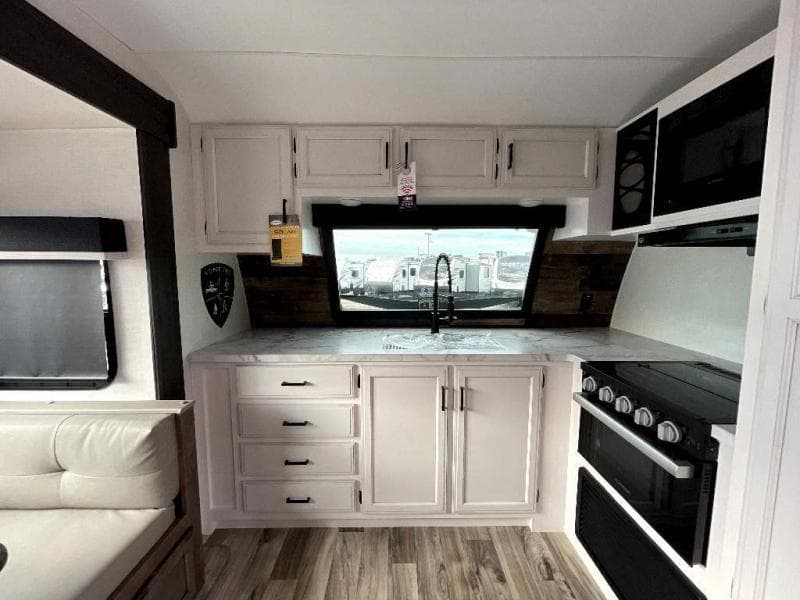 2024 Venture RV 2024 Venture RV SportTrek - thumbnail 12