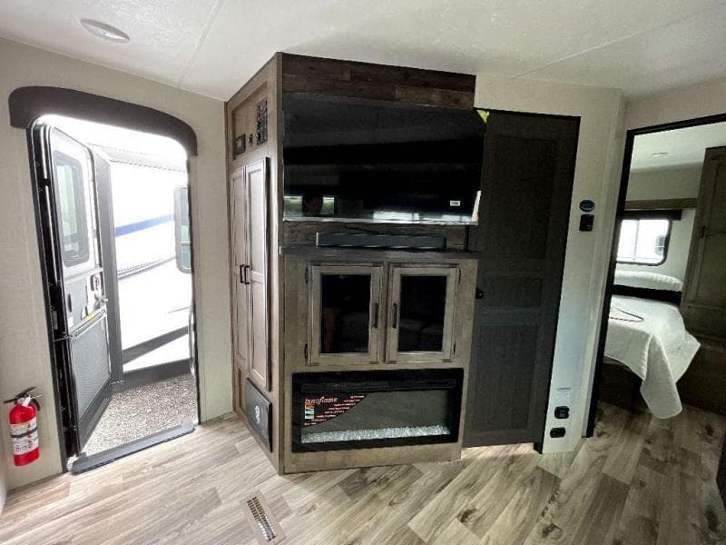 2024 Venture RV 2024 Venture RV SportTrek - thumbnail 16