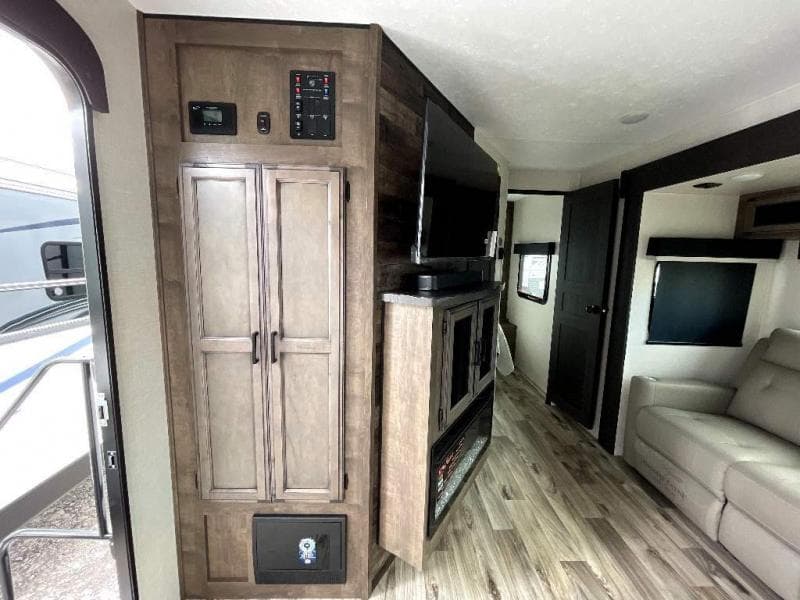 2024 Venture RV 2024 Venture RV SportTrek - thumbnail 17