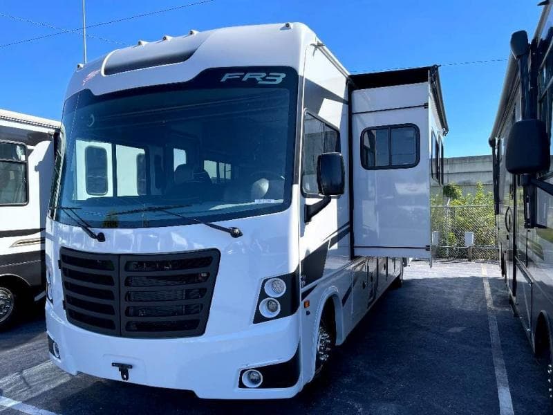 2024 Forest River 2024 Forest River FR3 - thumbnail 4