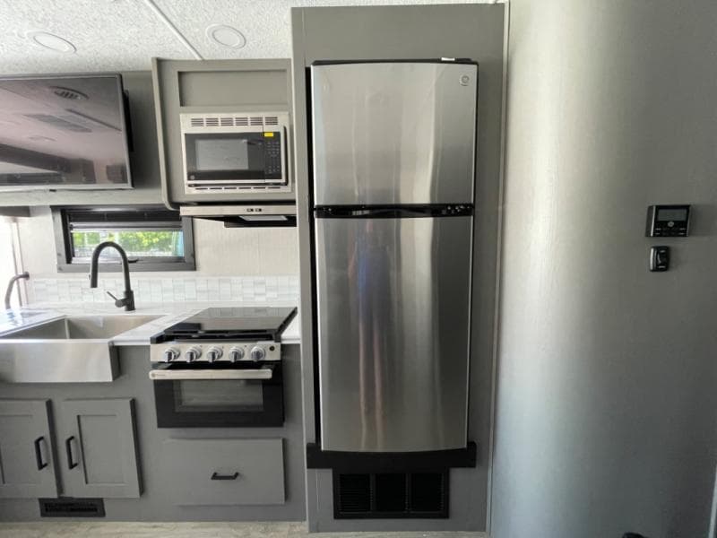 2024 Coachmen 2024 Coachmen Pursuit - thumbnail 23