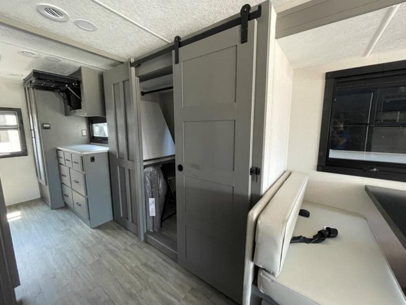 2024 Coachmen 2024 Coachmen Pursuit - thumbnail 25