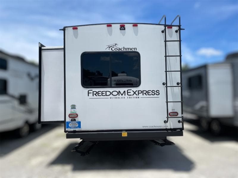 2024 Coachmen 2024 Coachmen Freedom Express - thumbnail 5