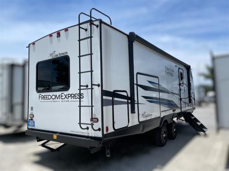 2024 Coachmen 2024 Coachmen Freedom Express - thumbnail 6
