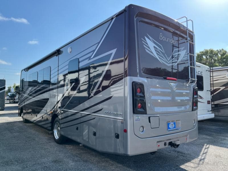 2024 Fleetwood RV 2024 Fleetwood RV Bounder - thumbnail 14