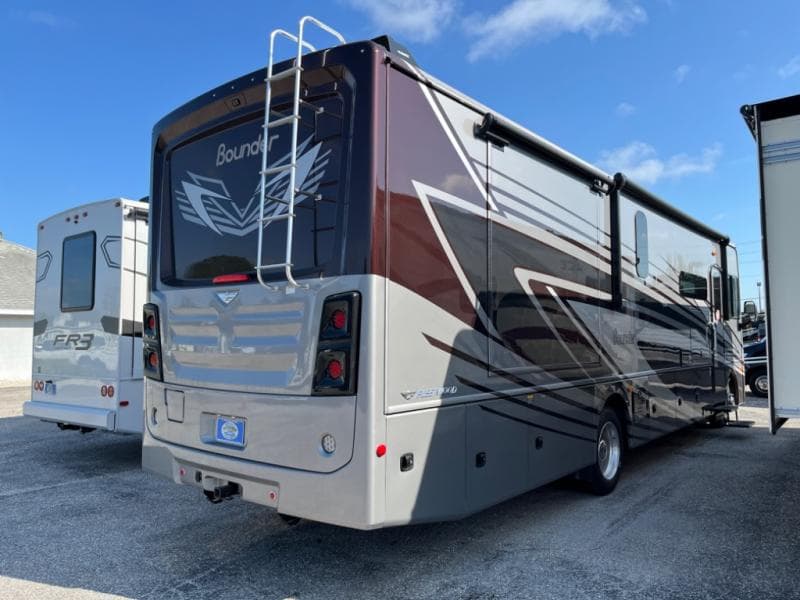2024 Fleetwood RV 2024 Fleetwood RV Bounder - thumbnail 16