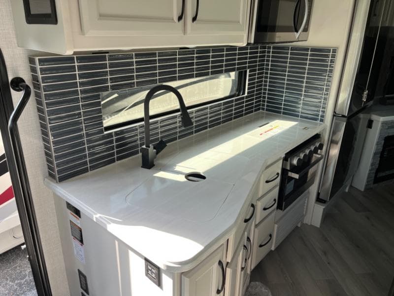 2024 Fleetwood RV 2024 Fleetwood RV Bounder - thumbnail 38