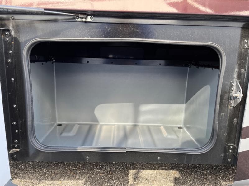 2024 Fleetwood RV 2024 Fleetwood RV Bounder - thumbnail 8