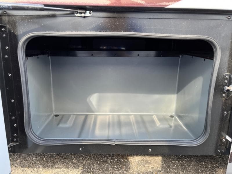 2024 Fleetwood RV 2024 Fleetwood RV Bounder - thumbnail 9