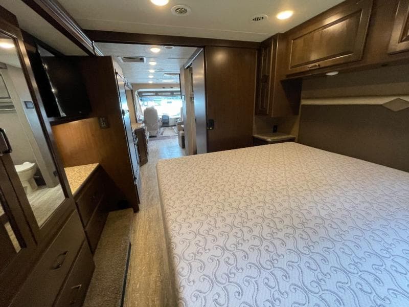 2019 Thor Motor Coach 2019 Thor Motor Coach Hurricane - thumbnail 36