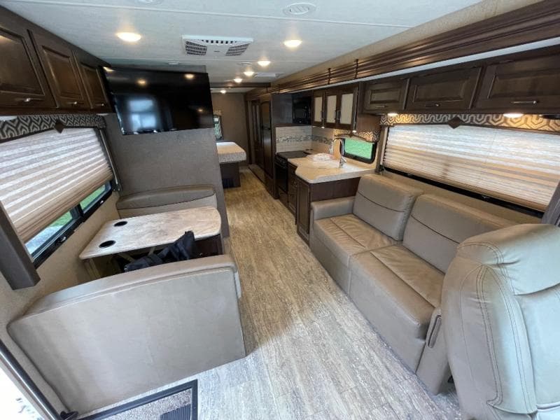 2019 Thor Motor Coach 2019 Thor Motor Coach Hurricane - thumbnail 40