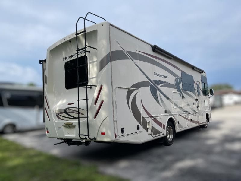 2019 Thor Motor Coach 2019 Thor Motor Coach Hurricane - thumbnail 7