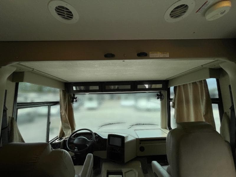 2019 Thor Motor Coach 2019 Thor Motor Coach Hurricane - thumbnail 9