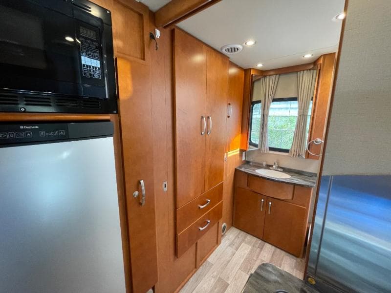 2014 Leisure Travel Vans 2014 Leisure Travel Vans Unity - thumbnail 11