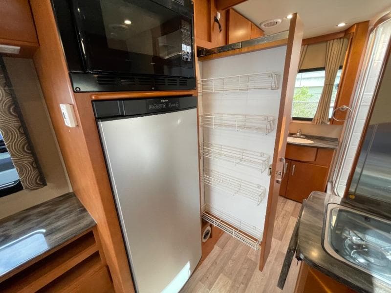 2014 Leisure Travel Vans 2014 Leisure Travel Vans Unity - thumbnail 14