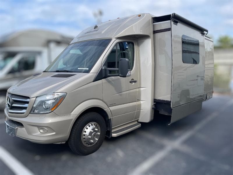 2014 Leisure Travel Vans 2014 Leisure Travel Vans Unity - thumbnail 3