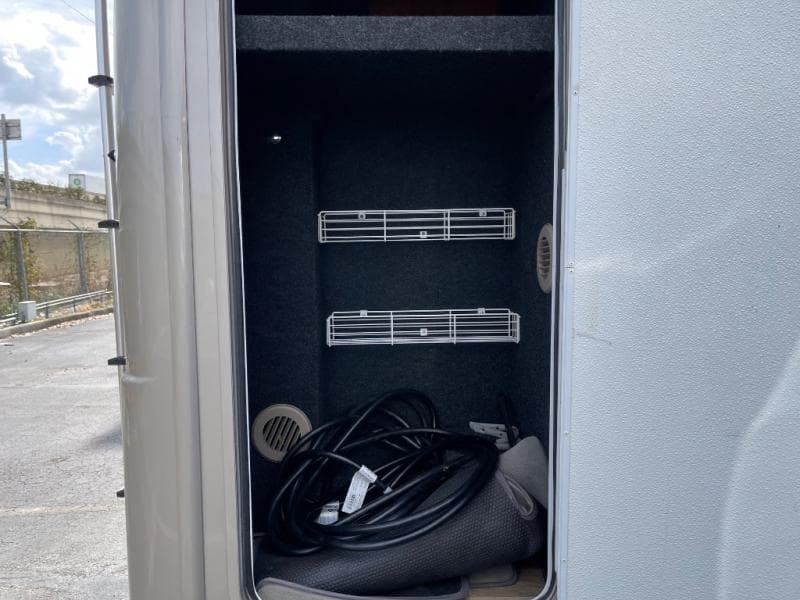 2014 Leisure Travel Vans 2014 Leisure Travel Vans Unity - thumbnail 38