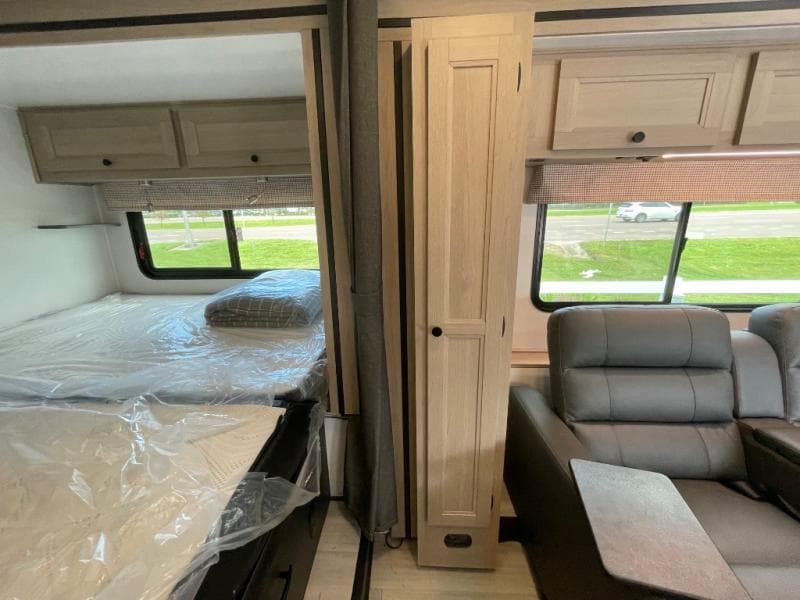 2025 Forest River 2025 Forest River Sunseeker - thumbnail 43