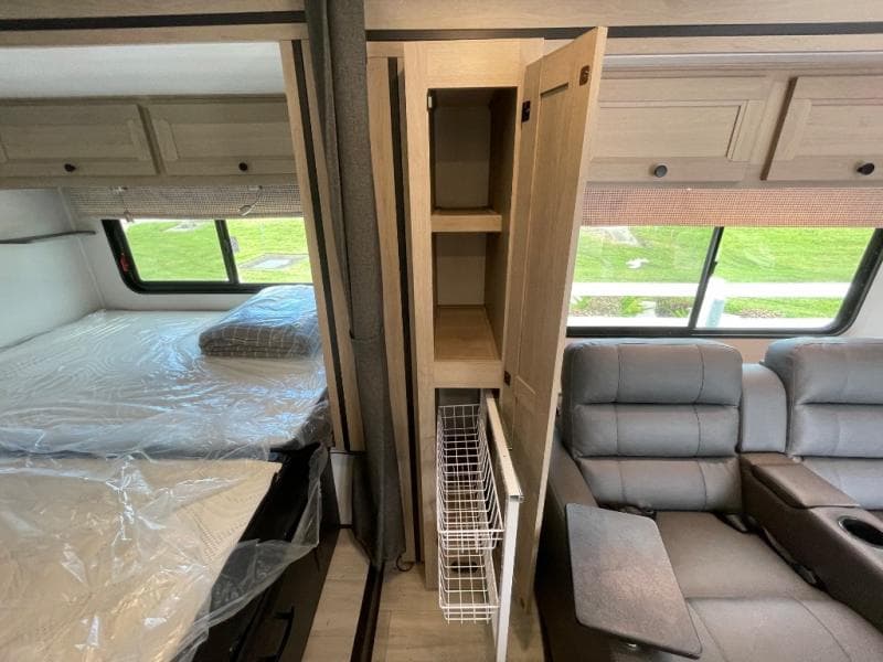 2025 Forest River 2025 Forest River Sunseeker - thumbnail 44