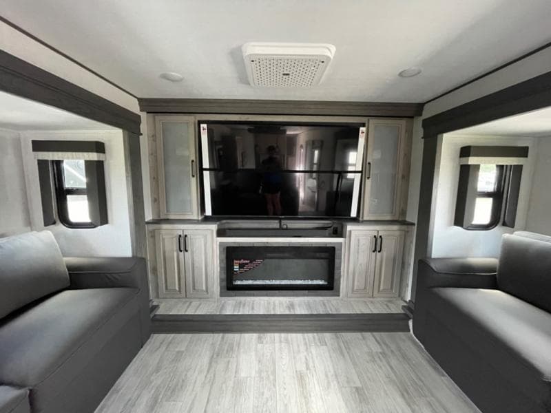 2025 Keystone RV 2025 Keystone RV Alpine Avalanche Edition - thumbnail 11