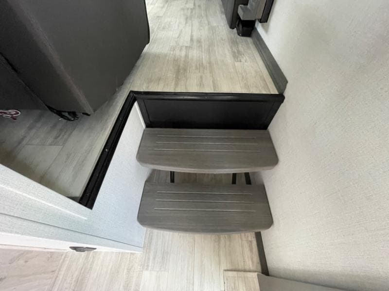 2025 Keystone RV 2025 Keystone RV Alpine Avalanche Edition - thumbnail 15