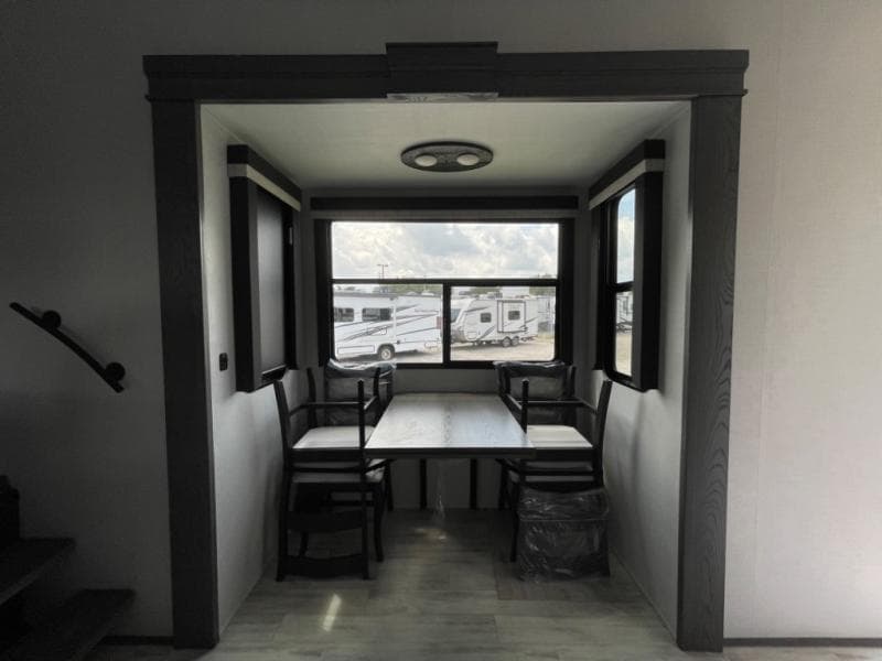 2025 Keystone RV 2025 Keystone RV Alpine Avalanche Edition - thumbnail 22