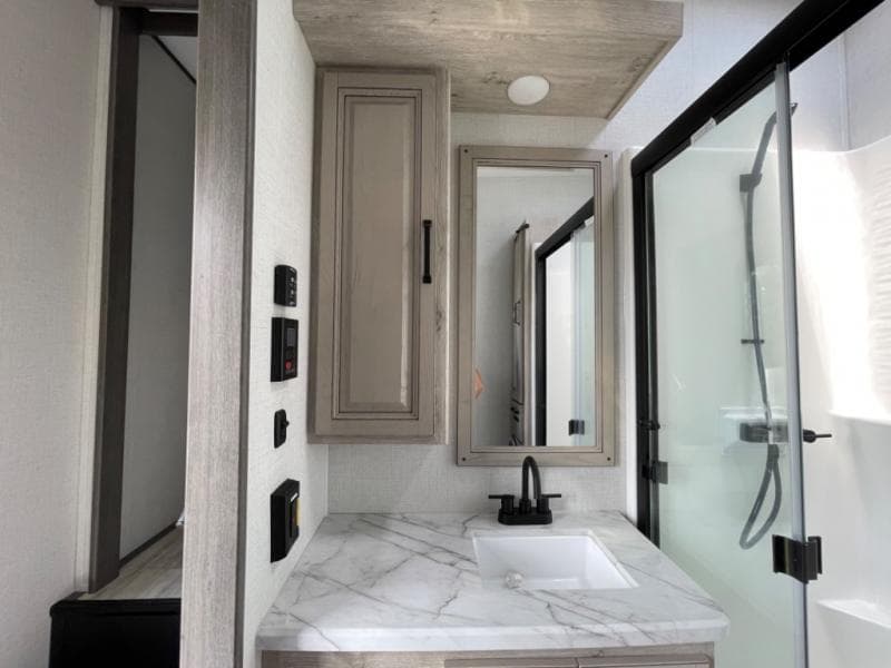 2025 Keystone RV 2025 Keystone RV Alpine Avalanche Edition - thumbnail 25