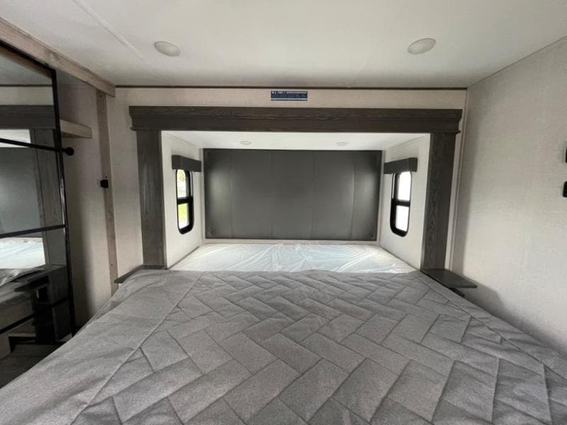 2025 Keystone RV 2025 Keystone RV Alpine Avalanche Edition - thumbnail 31