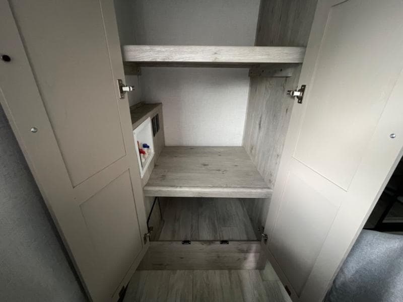 2025 Keystone RV 2025 Keystone RV Alpine Avalanche Edition - thumbnail 34