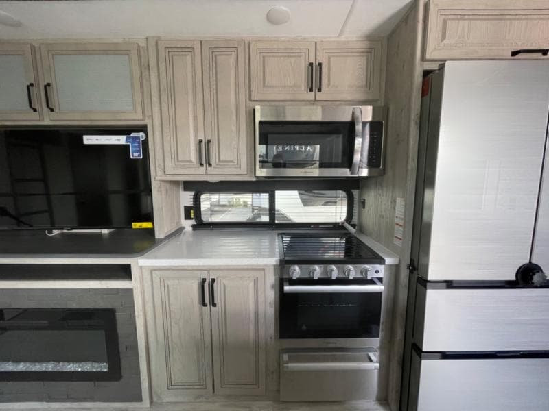 2025 Keystone RV 2025 Keystone RV Alpine Avalanche Edition - thumbnail 16