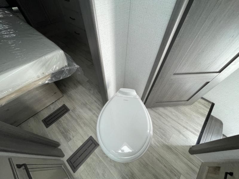 2025 Keystone RV 2025 Keystone RV Alpine Avalanche Edition - thumbnail 31